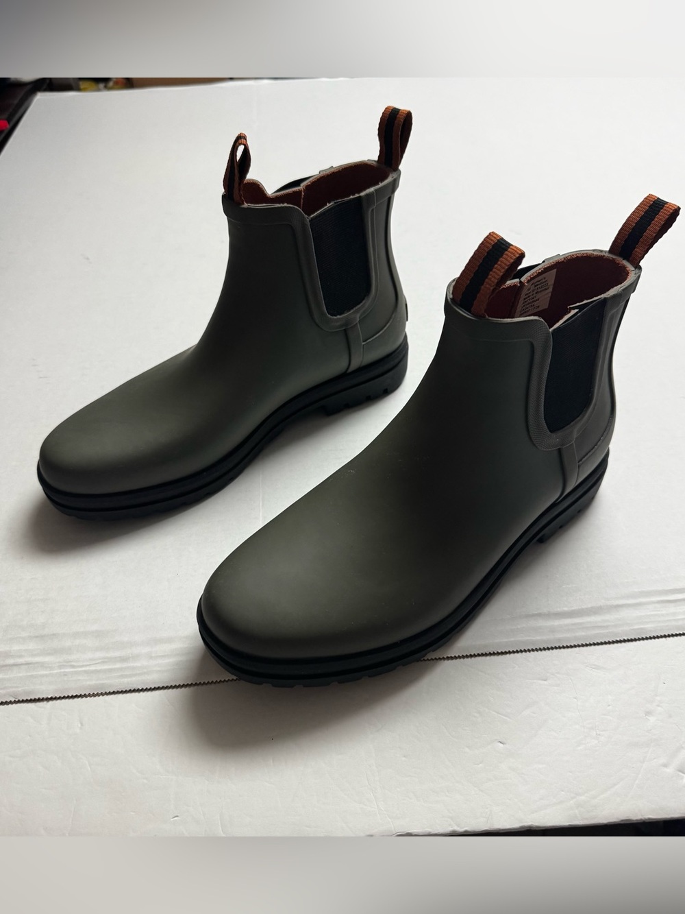L.L. BEAN Women's Rugged Wellie Chelsea Waterproof Boots In Kelp Green/Black 10M - Picture 3 of 12